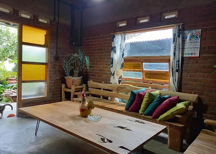 Ethnic Guesthouse In The Countryside